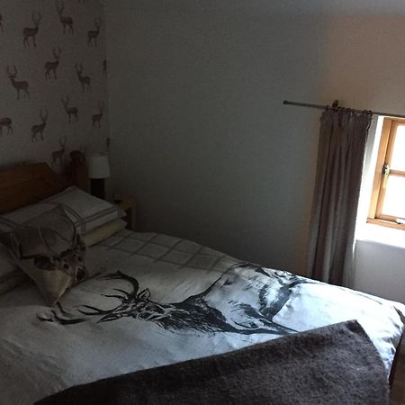 Bridgend of Lintrathen 로지 앳 로크사이드 B&B 외부 사진