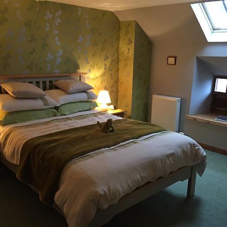 Bridgend of Lintrathen 로지 앳 로크사이드 B&B 외부 사진