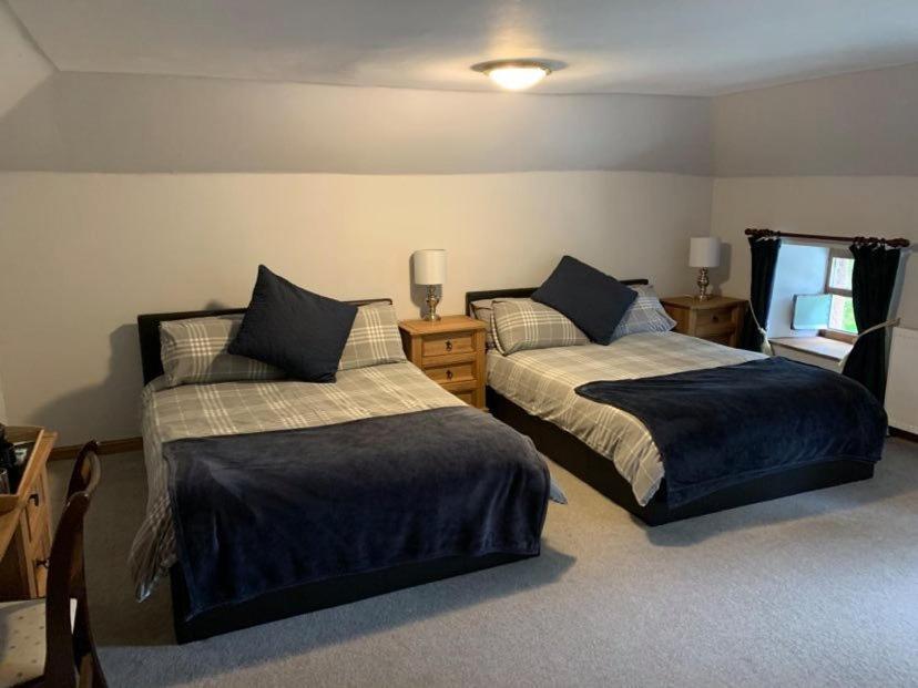 Bridgend of Lintrathen 로지 앳 로크사이드 B&B 외부 사진