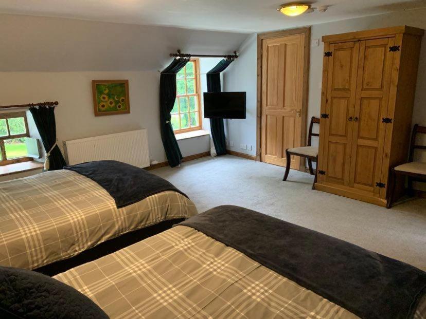 Bridgend of Lintrathen 로지 앳 로크사이드 B&B 외부 사진