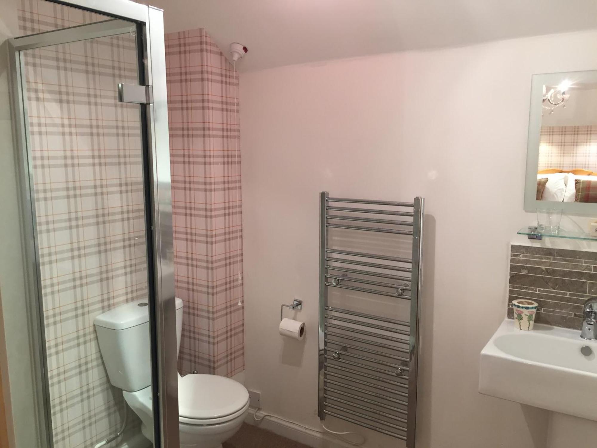 Bridgend of Lintrathen 로지 앳 로크사이드 B&B 외부 사진