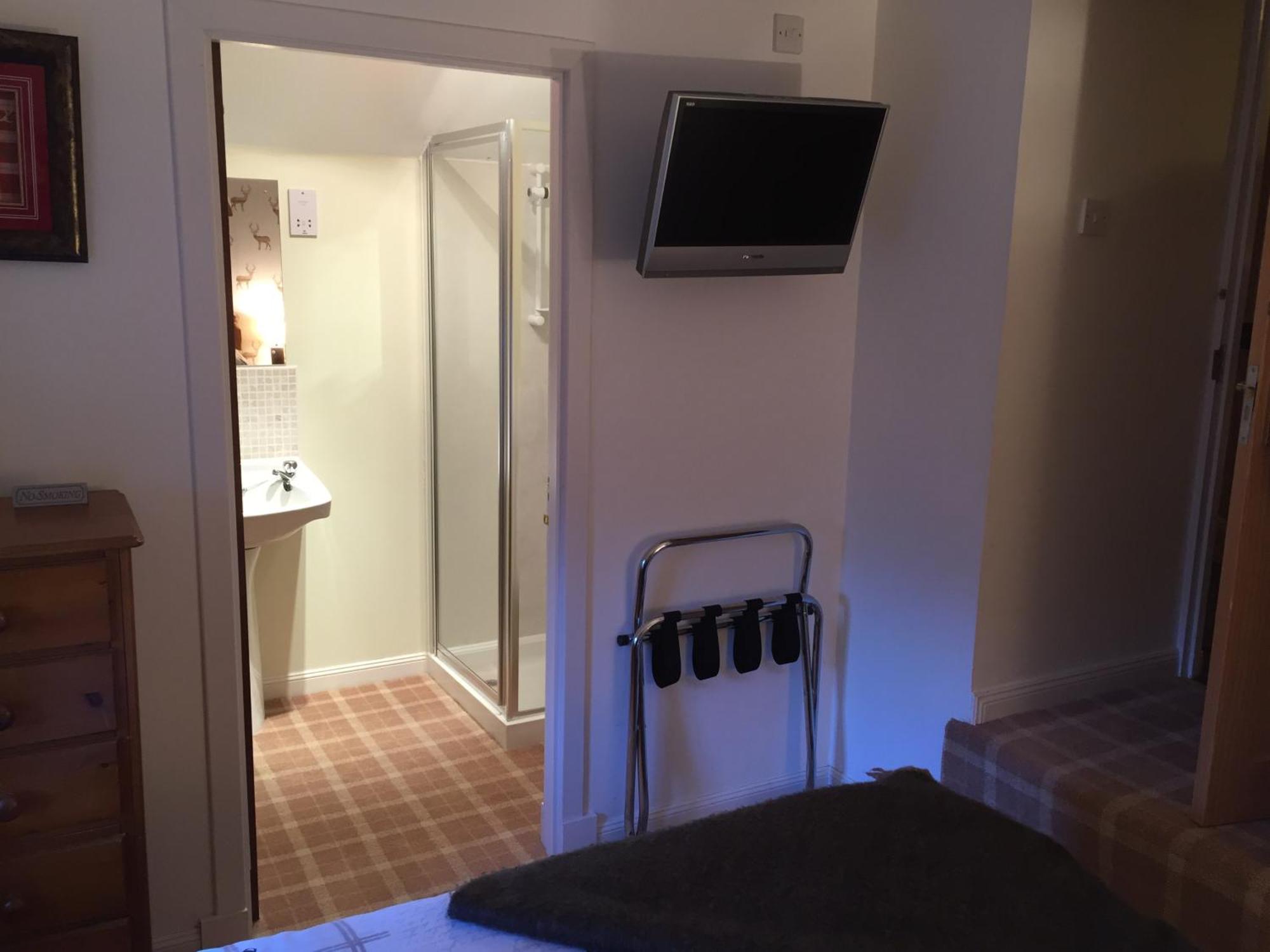 Bridgend of Lintrathen 로지 앳 로크사이드 B&B 외부 사진