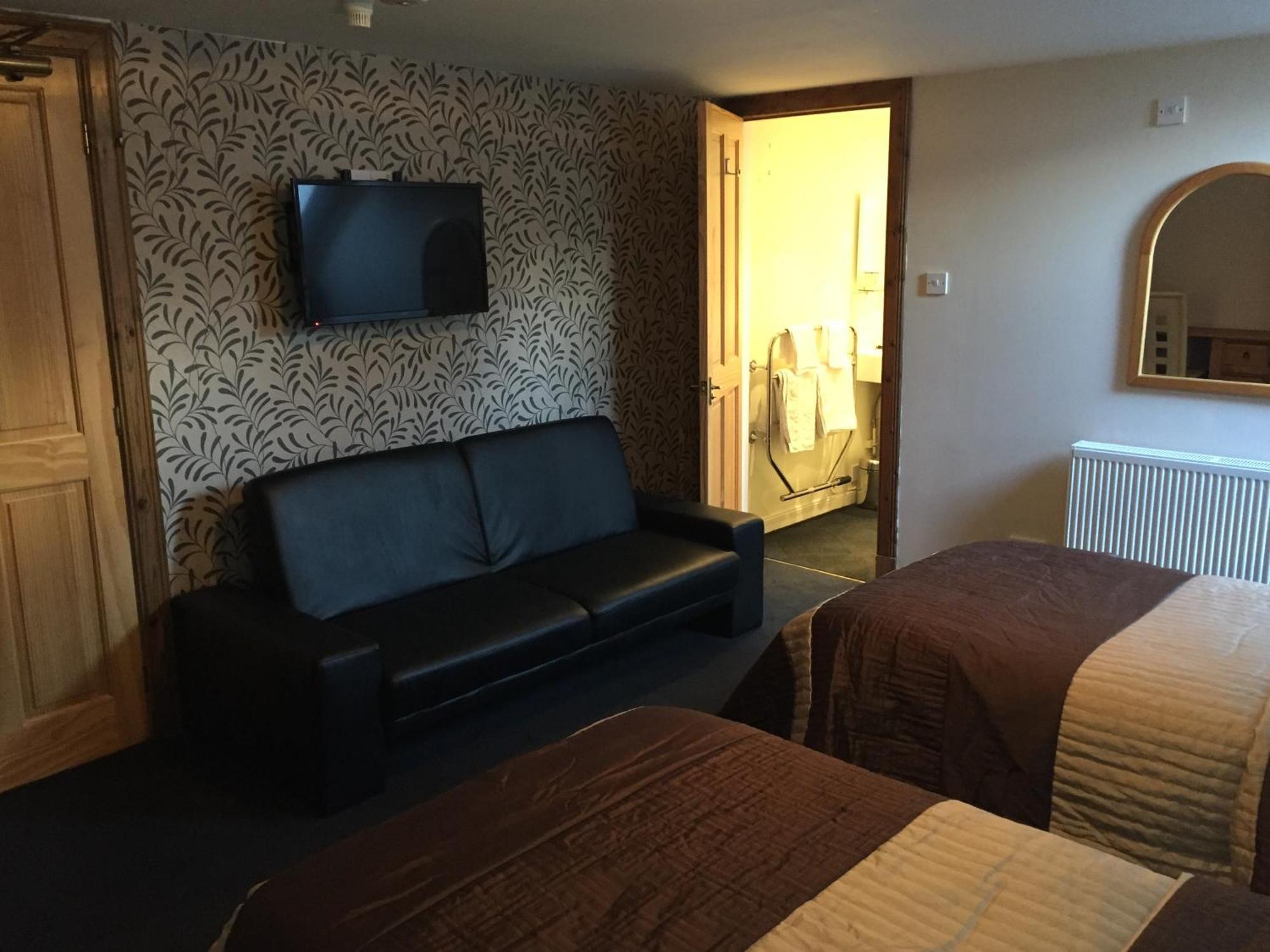 Bridgend of Lintrathen 로지 앳 로크사이드 B&B 외부 사진