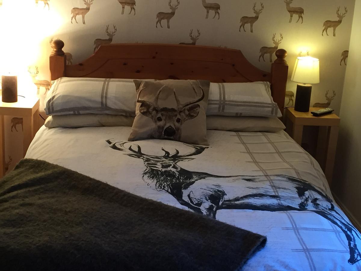 Bridgend of Lintrathen 로지 앳 로크사이드 B&B 외부 사진