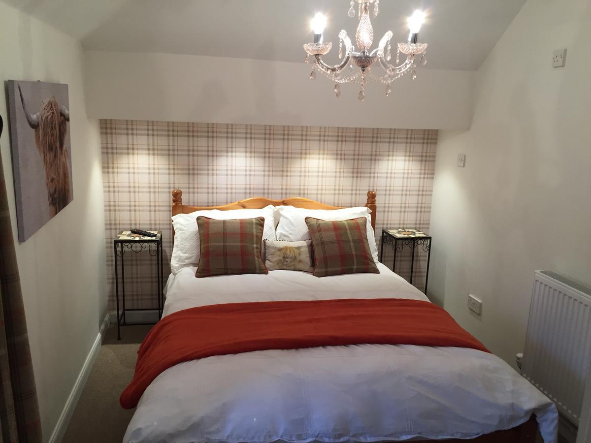 Bridgend of Lintrathen 로지 앳 로크사이드 B&B 외부 사진