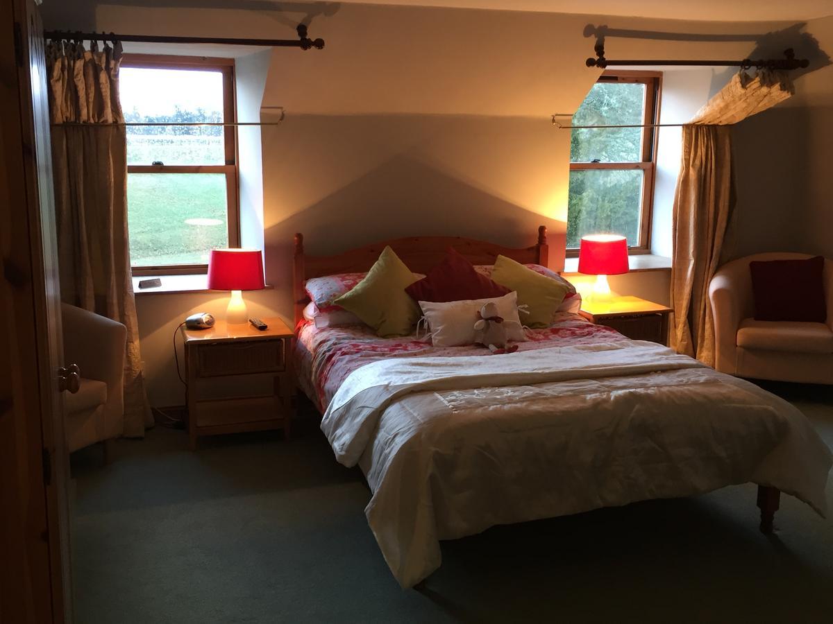 Bridgend of Lintrathen 로지 앳 로크사이드 B&B 외부 사진