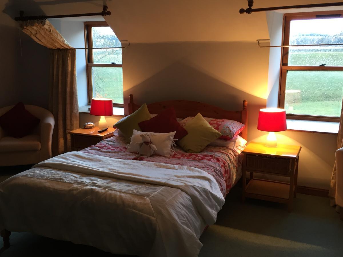 Bridgend of Lintrathen 로지 앳 로크사이드 B&B 외부 사진
