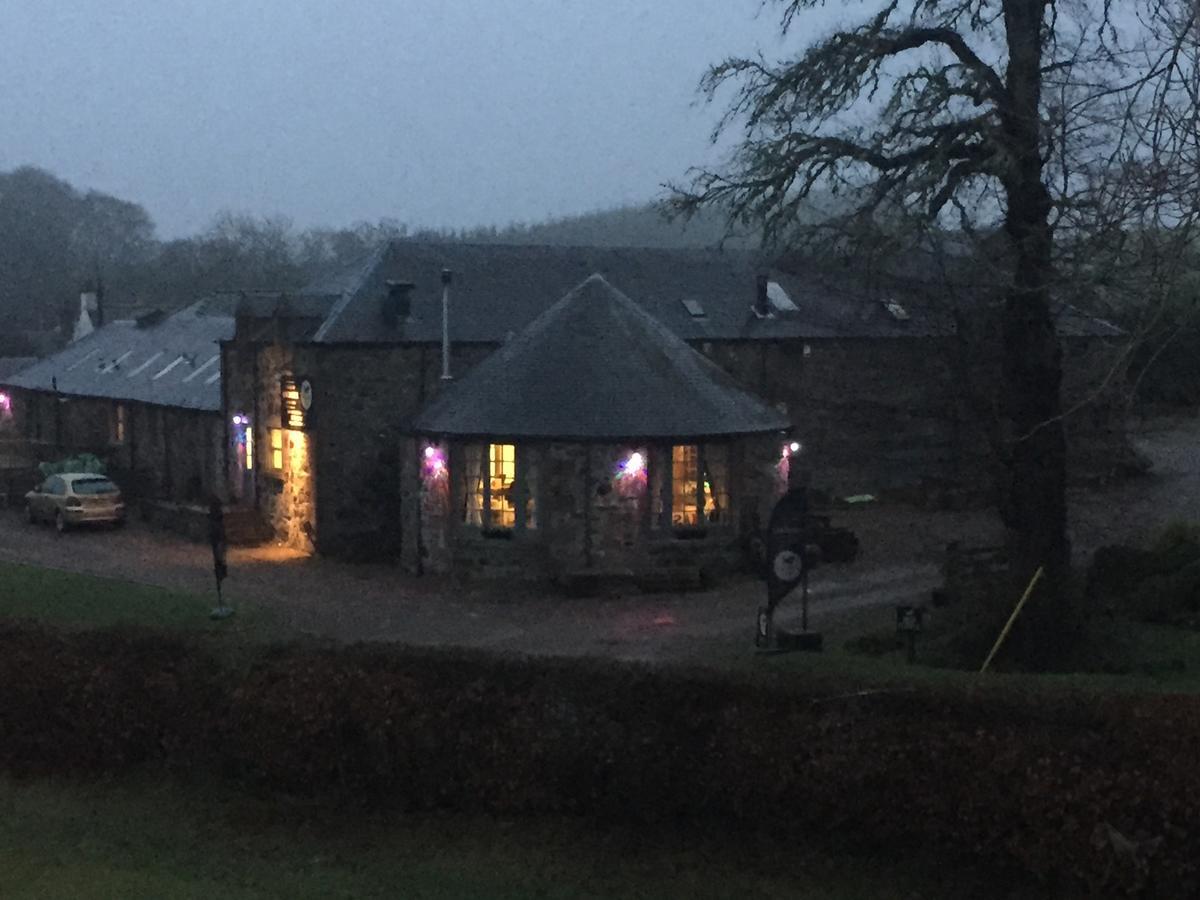 Bridgend of Lintrathen 로지 앳 로크사이드 B&B 외부 사진
