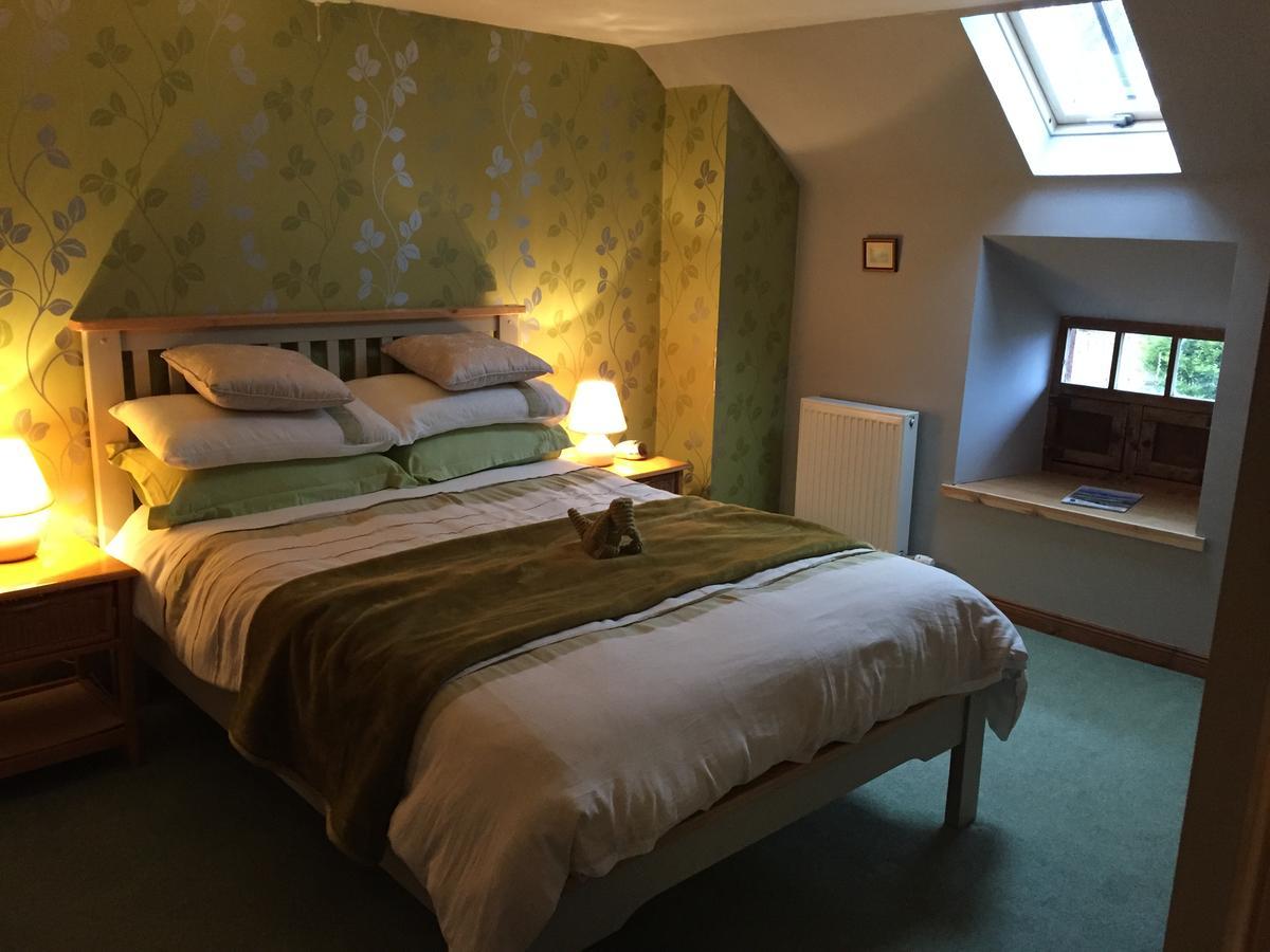 Bridgend of Lintrathen 로지 앳 로크사이드 B&B 외부 사진