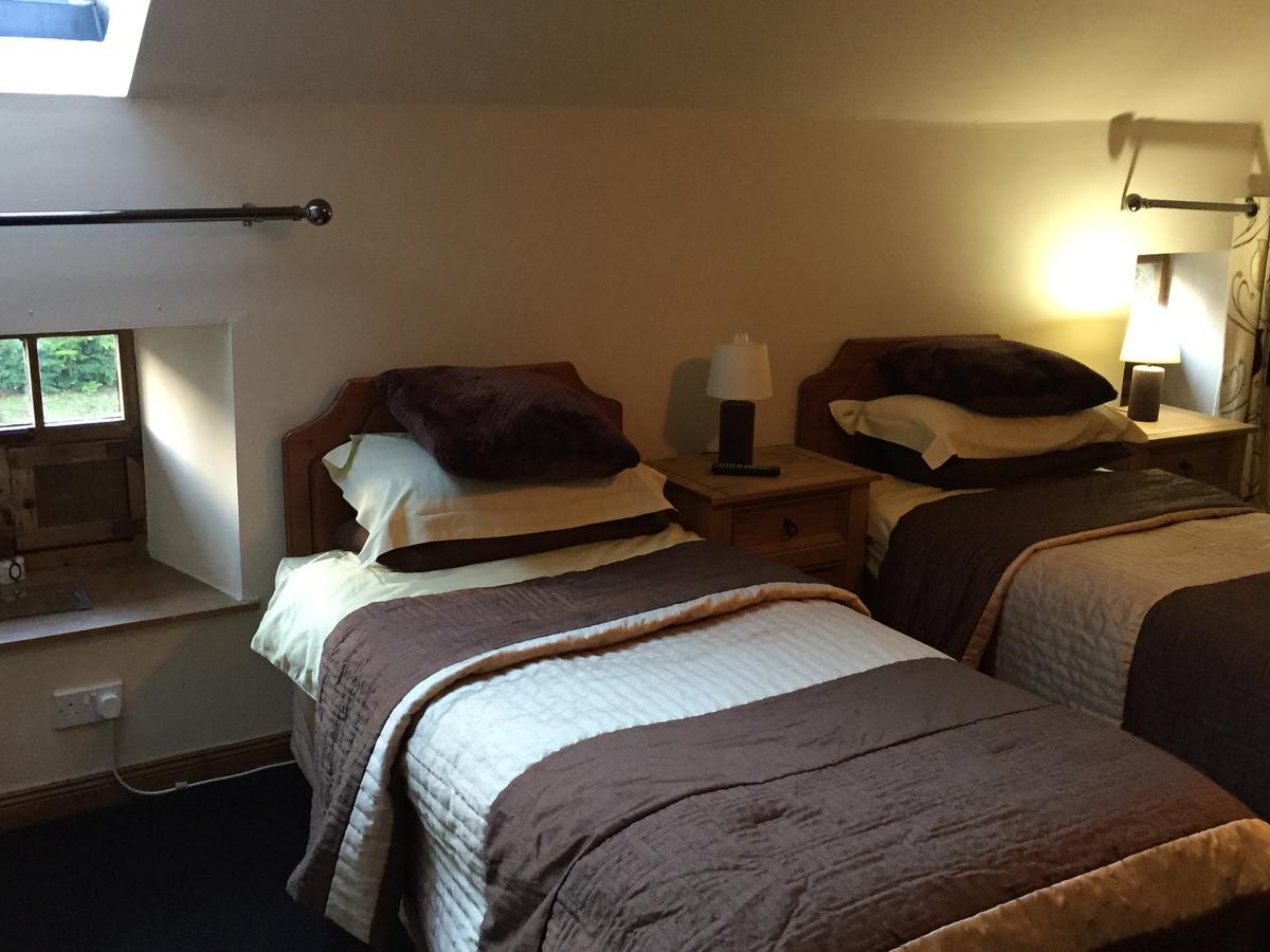 Bridgend of Lintrathen 로지 앳 로크사이드 B&B 외부 사진