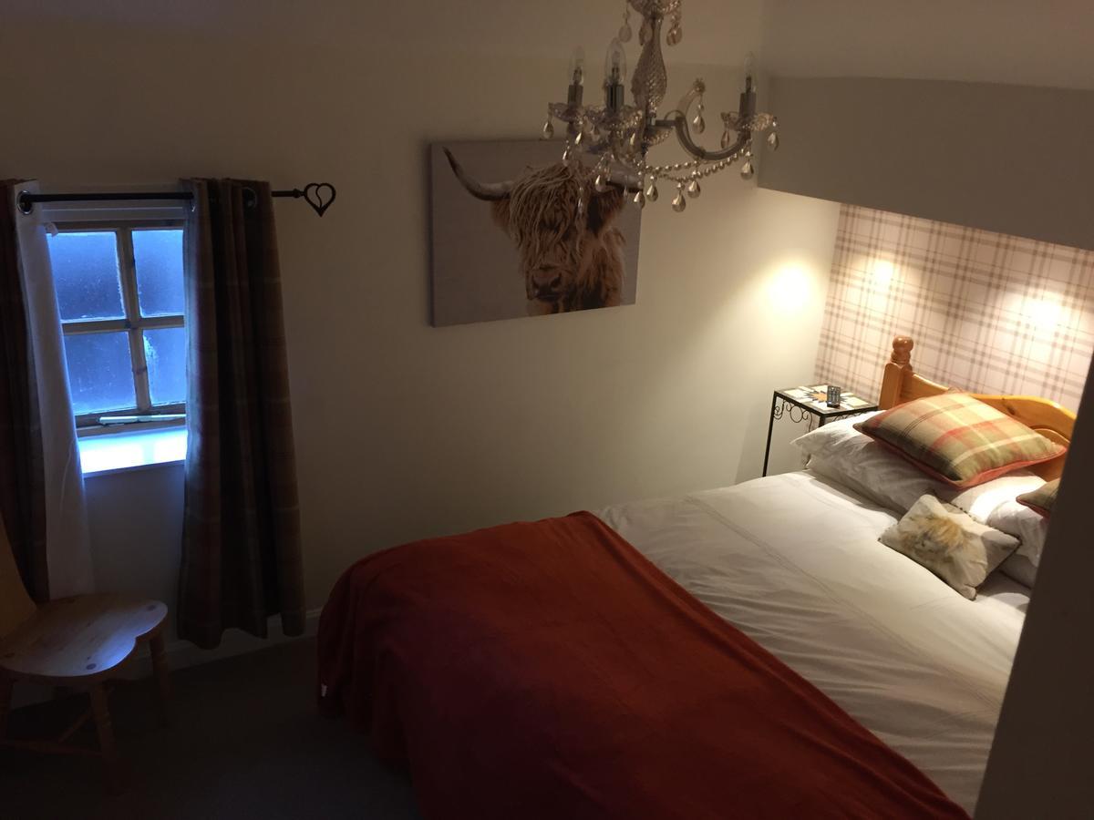 Bridgend of Lintrathen 로지 앳 로크사이드 B&B 외부 사진