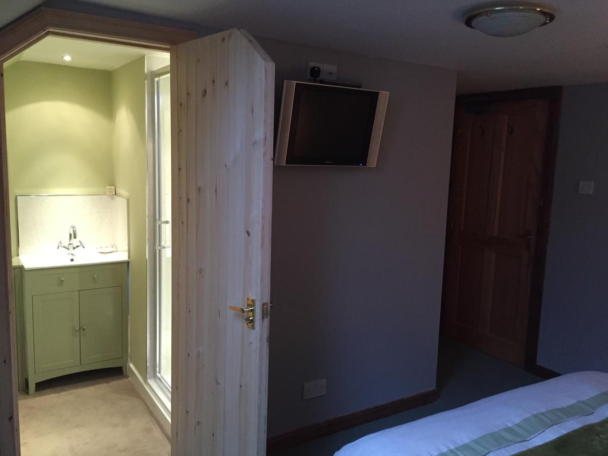 Bridgend of Lintrathen 로지 앳 로크사이드 B&B 외부 사진