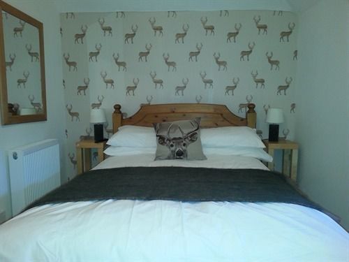 Bridgend of Lintrathen 로지 앳 로크사이드 B&B 외부 사진